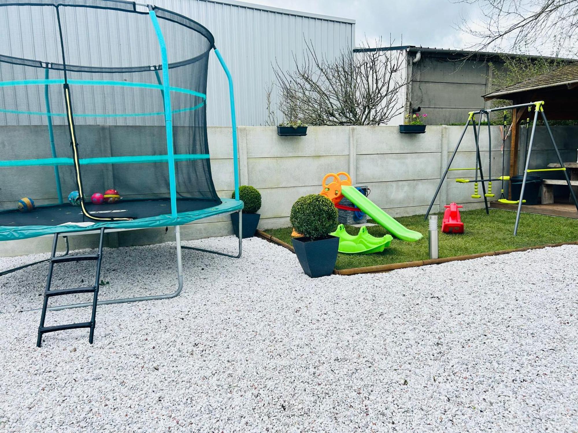 Terrain De Loisirs En Plein Centre De Lievin Camping Car エクステリア 写真