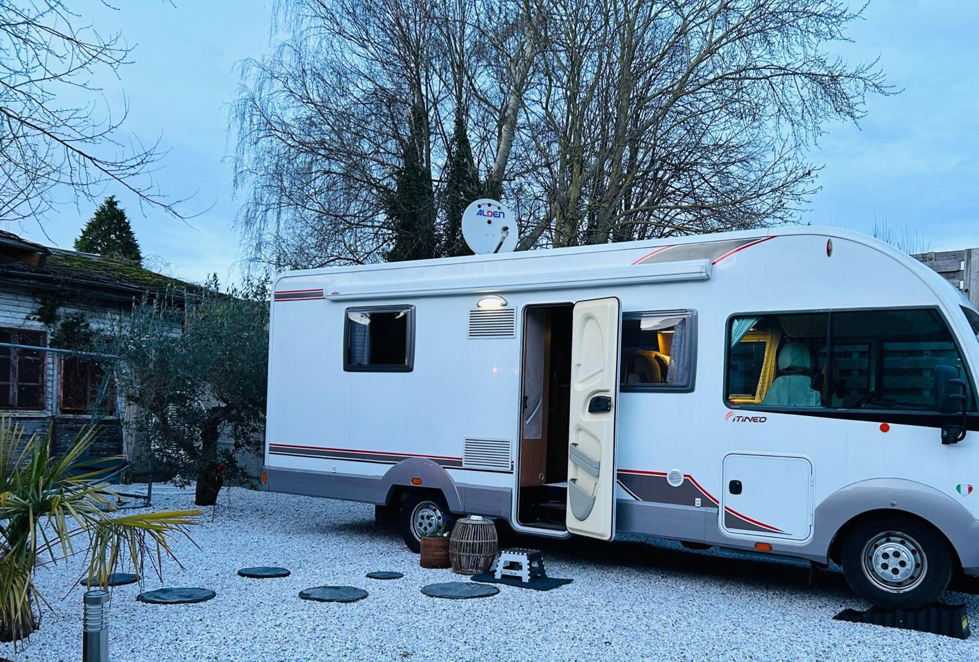Terrain De Loisirs En Plein Centre De Lievin Camping Car エクステリア 写真