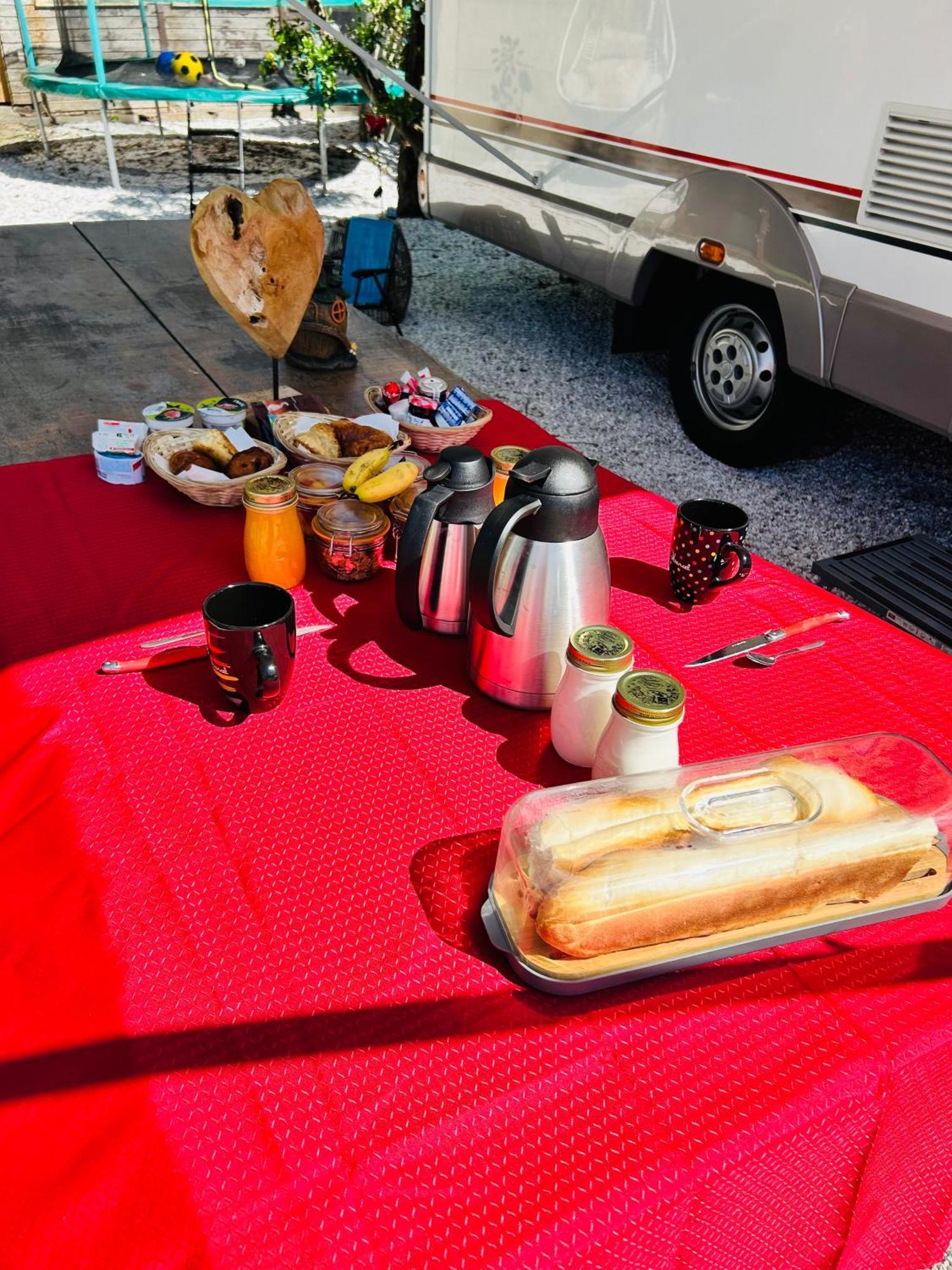 Terrain De Loisirs En Plein Centre De Lievin Camping Car エクステリア 写真